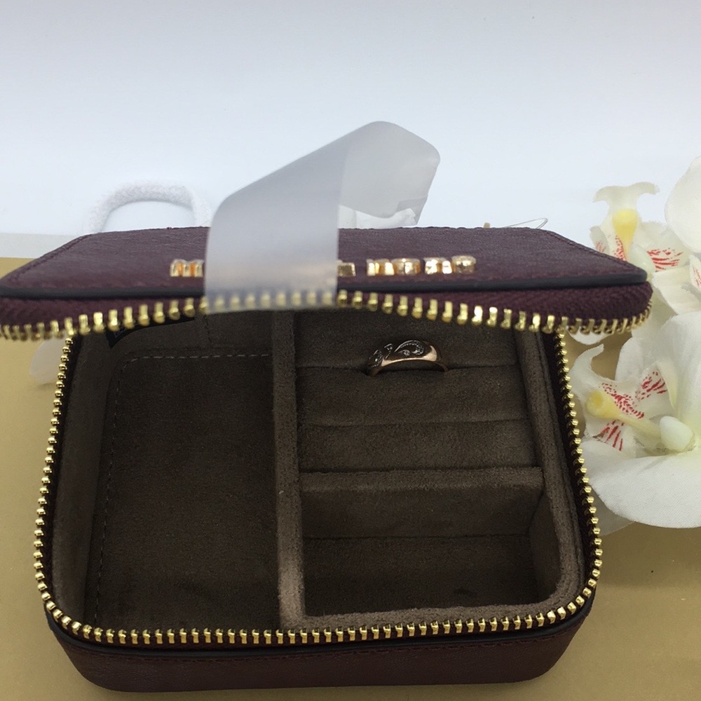 MICHAEL KORS GIFTABLES SM JEWELRY CASE MERLOT - Picture 6 of 8